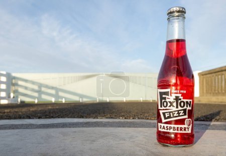 Foto de Foxton, Nueva Zelanda., 15 / 07 / 2023. Una botella de Foxton Fizz. Bebida con sabor a frambuesa. - Imagen libre de derechos