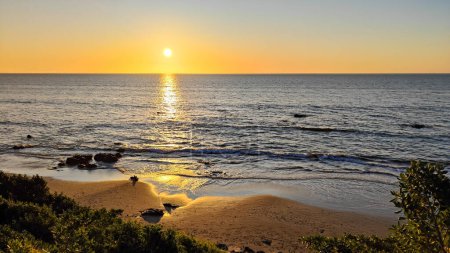 Foto de Maravillosa puesta de sol caliente en la costa de Kapiti. - Imagen libre de derechos