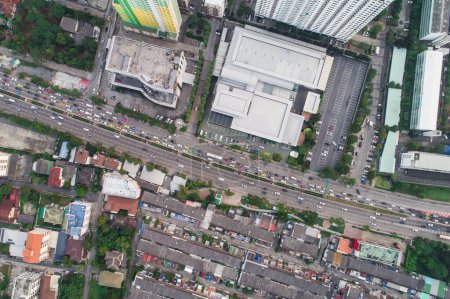 Téléchargez les photos : Vue aérienne des immeubles modernes en copropriété - en image libre de droit