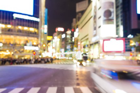 Foto de Motion blurred car transport night life at Shibuya Tokio, Japón - Imagen libre de derechos