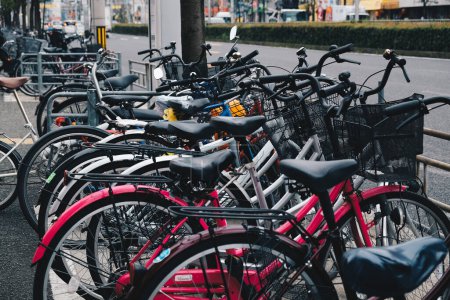 Téléchargez les photos : Parking à vélos variété extérieure vélo classique à Tokyo Japon - en image libre de droit