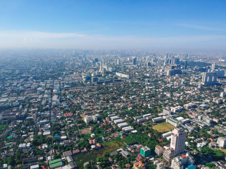 Foto de Paisaje urbano de Bangkok metrópolis moderno edificio vista aérea, Tailandia - Imagen libre de derechos