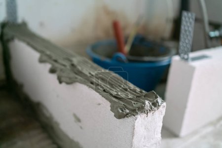 Foto de Revestimiento de cemento con ladrillo blanco edificio interior nueva casa renovar la industria - Imagen libre de derechos