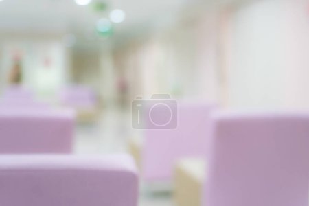 Téléchargez les photos : Salle d'attente d'acceptation floue abstraite dans le contexte des soins de santé hospitaliers modernes - en image libre de droit