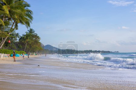 Foto de Playa de arena blanca mar olas mar orilla verano vacaciones naturaleza fondo - Imagen libre de derechos