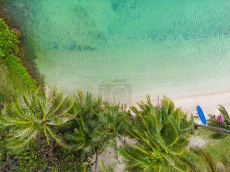 Foto de Mar playa ola arena blanca playa coco árbol tropical bosque turquesa agua verano vacaciones vista aérea - Imagen libre de derechos