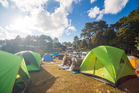 Téléchargez les photos : Camping tent travel group on hill of high mountain summer landscape relax in nature - en image libre de droit
