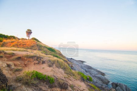 Téléchargez les photos : Lever de soleil coloré matin ciel bord de mer nature paysage - en image libre de droit