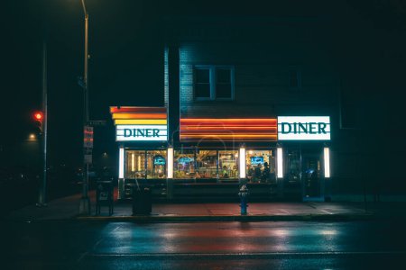 Téléchargez les photos : Laurel Diner enseigne vintage la nuit, Long Beach, New York - en image libre de droit