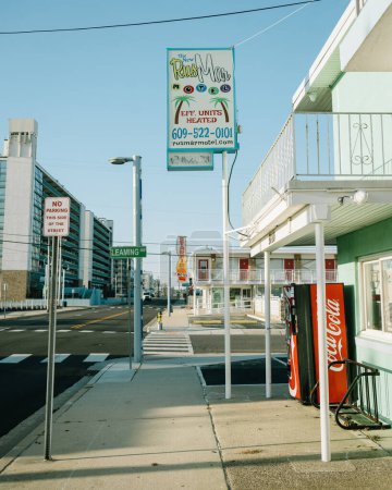 Téléchargez les photos : Panneau vintage Rus Mar Motel, Wildwood, New Jersey - en image libre de droit
