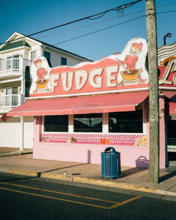 Téléchargez les photos : Panneau vintage Lauras Fudge, Wildwood, New Jersey - en image libre de droit