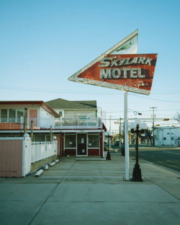 Téléchargez les photos : Panneau vintage Skylark Motel, Wildwood, New Jersey - en image libre de droit