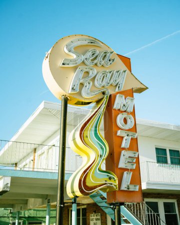 Téléchargez les photos : Panneau vintage Sea Ray Motel, Wildwood, New Jersey - en image libre de droit
