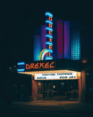 Foto de Drexel Theatre letrero de neón vintage por la noche, Bexley, Ohio - Imagen libre de derechos