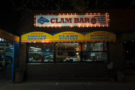 Foto de Randazzos Clam Bar por la noche, Brooklyn, Nueva York - Imagen libre de derechos