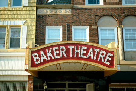 Téléchargez les photos : Baker Theater vintage sign, Dover, New Jersey - en image libre de droit