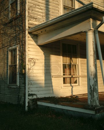 Porche d'une maison abandonnée à Marion, Virginie