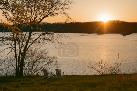 Puesta de sol sobre el río Hudson desde Rhinecliff, cerca de Rhinebeck, Nueva York