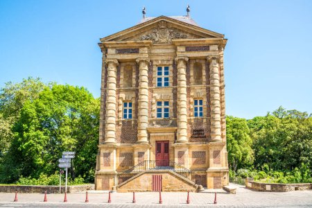 Téléchargez les photos : Vue du bâtiment du musée du poète Arthur Rimbaud à Charleville - France - en image libre de droit
