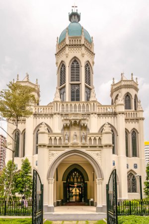 Blick auf die Kirche St. Joseph in den Straßen von Singapur