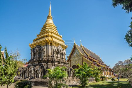 Blick auf die Stupa in der Nähe des Wat von Chiang Man in den Straßen der Stadt Chiang Mai in Thailand
