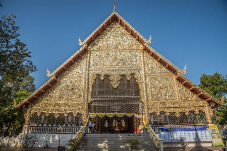 Téléchargez les photos : CHIANG MAI, THAÏLANDE - 3 FÉVRIER 2024 - Vue au Wat de Suan Dok près de la ville de Chiang Mai en Thaïlande. Chiang Mai, est la plus grande ville du nord de la Thaïlande. - en image libre de droit