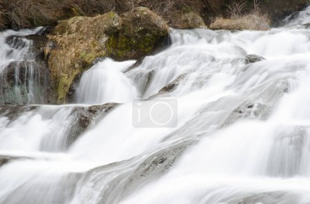 Téléchargez les photos : Chutes Ryuzu dans la rivière Yugama. Parc national Nikko. Préfecture de Tochigi. Japon. - en image libre de droit