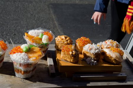 Téléchargez les photos : Japanese food sample in the Tsukiji Market. Tokyo. Honshu. Japan. - en image libre de droit