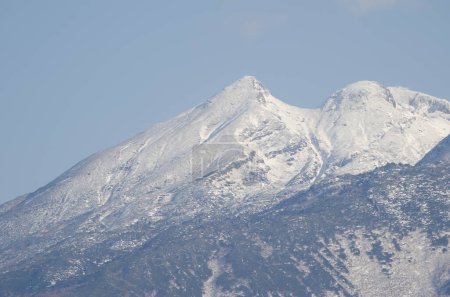 Téléchargez les photos : Snowy Mount Io in Shiretoko National Park. Shiretoko Peninsula. Hokkaido. Japan. - en image libre de droit