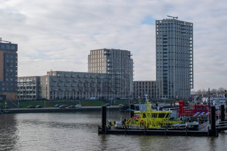 Foto de Nijmegen, Países Bajos - 21 de enero de 2023: El nuevo puerto moderno en Nijmegen, Países Bajos - Imagen libre de derechos