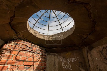 Téléchargez les photos : Le bunker "Wasserman" sur l'île des Wadden à Schiermonnikoog une île des Wadden dans les Neterlands - en image libre de droit