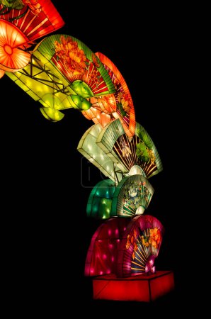 Téléchargez les photos : Fantaisie festival lanterne chinoise culture chinoise forme fantaisiste ventilateur pour dames. - en image libre de droit