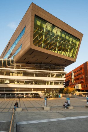 Foto de Viena, Austria. 01 Octubre 2023. Galardonado campus moderno y centro de aprendizaje en la Universidad de Economía (WU Wien) - Imagen libre de derechos