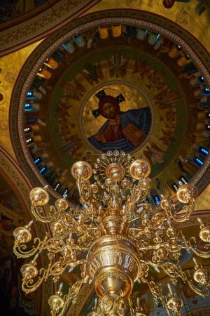 Téléchargez les photos : Golden Interior of the Orthodox Metropolitan  or Church Candlemas of the Lord is the main othodox church in Fira, Santorini island, Cyclades in Greece - en image libre de droit
