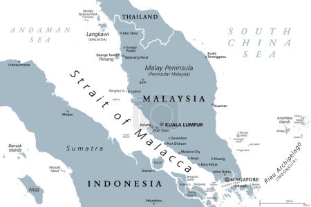 Ilustración de Estrecho de Malaca, mapa político gris. Importante carril de navegación y un canal de envío principal entre la península malaya (Malasia peninsular) y Sumatra (Indonesia) que conecta Andaman y el sur del mar de China. - Imagen libre de derechos