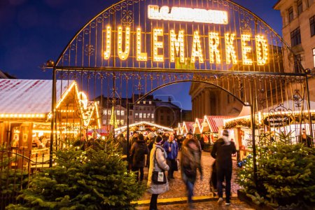 Foto de Copenhague, Dinamarca La entrada y el signo de un mercado de Navidad - Imagen libre de derechos