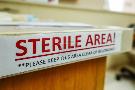 Foto de Solomons, Maryland EE.UU. Un letrero estéril en el consultorio de un médico. - Imagen libre de derechos