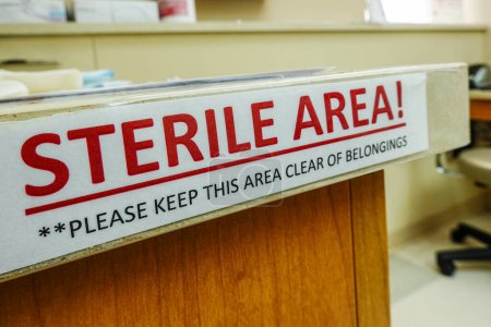 Téléchargez les photos : Salomons, Maryland USA Une pancarte stérile dans le bureau d'un médecin. - en image libre de droit