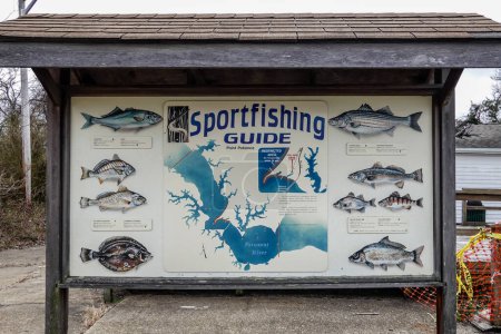 Téléchargez les photos : Solomons, Maryland États-Unis Un panneau dans un parc explique la pêche sportive. - en image libre de droit