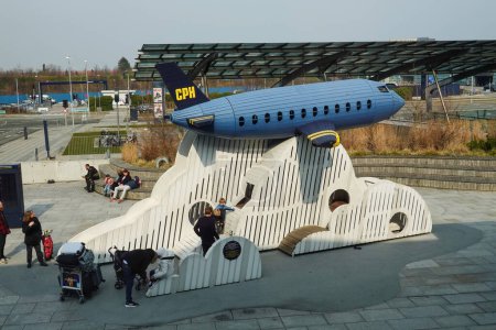 Téléchargez les photos : Copenhague, Danemark Une aire de jeux pour enfants à l'aéroport de Kastrup. - en image libre de droit