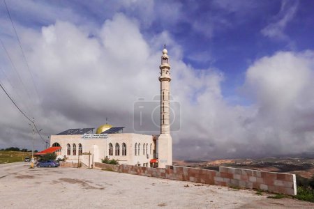 Foto de Madaba, Jordania Mezquita Salah al-Din en una colina. - Imagen libre de derechos