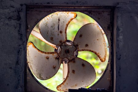 Foto de Bali, Indonesia, Un ventilador industrial en un edificio. - Imagen libre de derechos