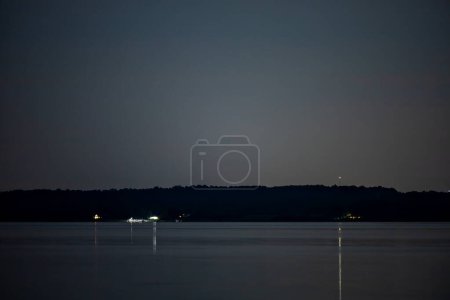 Téléchargez les photos : Broomes Island, Maryland Une vue sur la rivière patuxent la nuit. - en image libre de droit