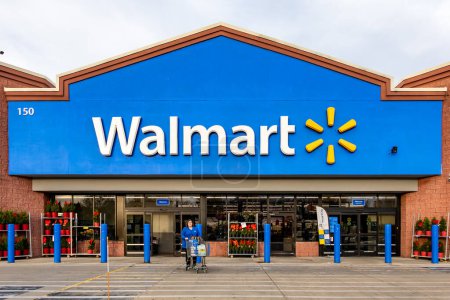 Foto de Prince Frederick, Maryland Estados Unidos Dec 1, 2023 La entrada a los grandes almacenes Walmart. - Imagen libre de derechos