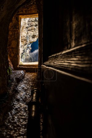 Roccamorice, Italien Das Innere des antiken Eremo di San Bartolomeo-Klosters in den Majella-Bergen.