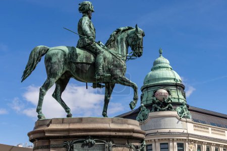Téléchargez les photos : Vienne, Autriche 5 avril 2024 Une statue à cheval de Franz Joseph - en image libre de droit