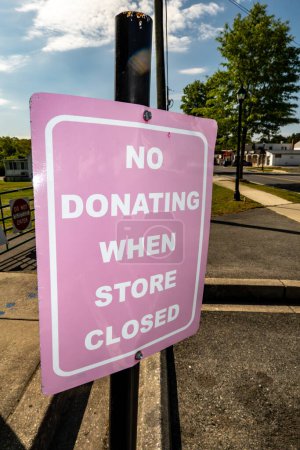 st. Leonard, Maryland A small sign outside a thrift shop says: "No donating when store closed".