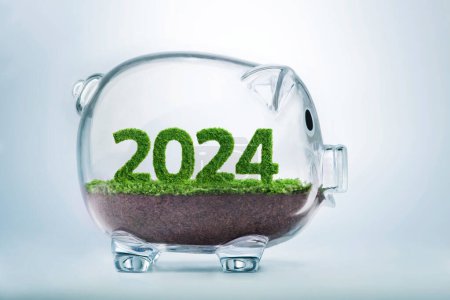 Téléchargez les photos : 2024 est une bonne année pour les affaires. Herbe en forme d'année 2024, à l'intérieur d'une tirelire transparente. - en image libre de droit