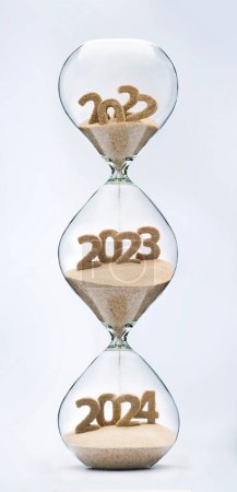 Téléchargez les photos : Past, present and future concept. 3 part hourglass. Falling sand taking the shape of years 2022, 2023 and 2024. - en image libre de droit