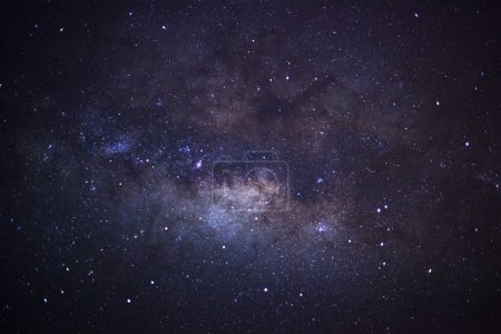 Téléchargez les photos : Le centre de la galaxie de la voie lactée. Photographie longue exposition avec grain - en image libre de droit